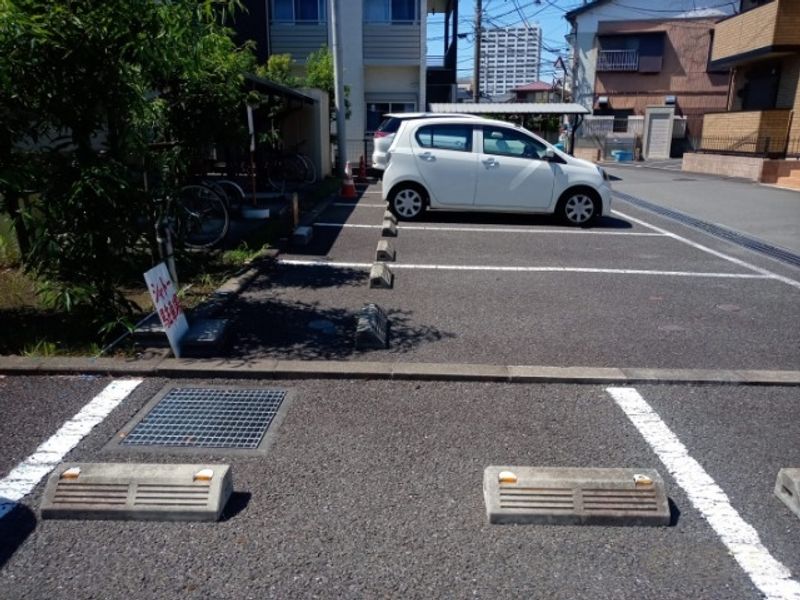 レオパレスアリエッタ 駐車場