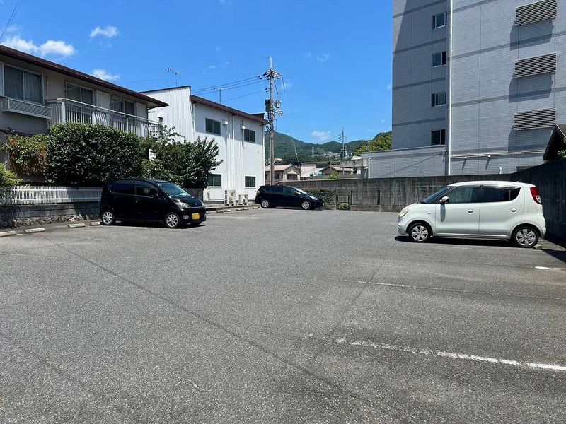 レオパレスアトレイ 駐車場
