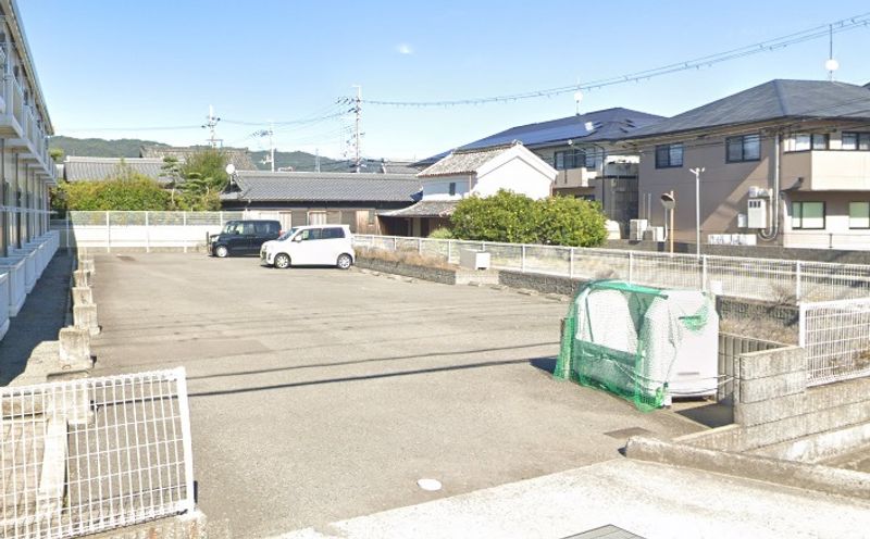 レオパレス楠見中 駐車場