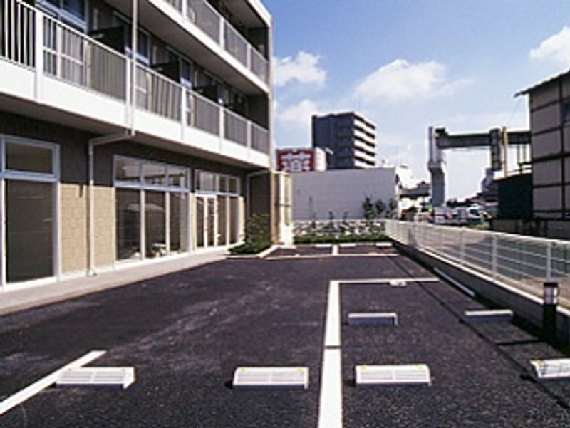 レオパレス上北台 駐車場