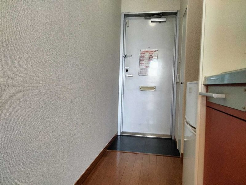 レオパレスヴィルヌーブ 玄関