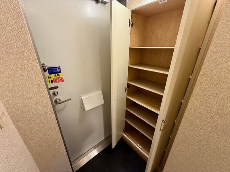 レオパレスミルキーウェイ 玄関