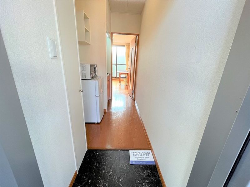 レオパレスアイズ 玄関