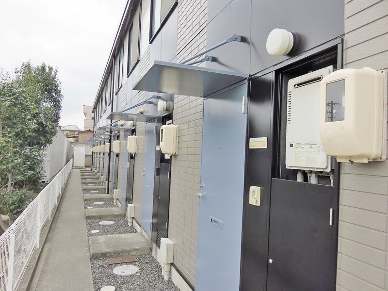 レオパレスエーリ 玄関