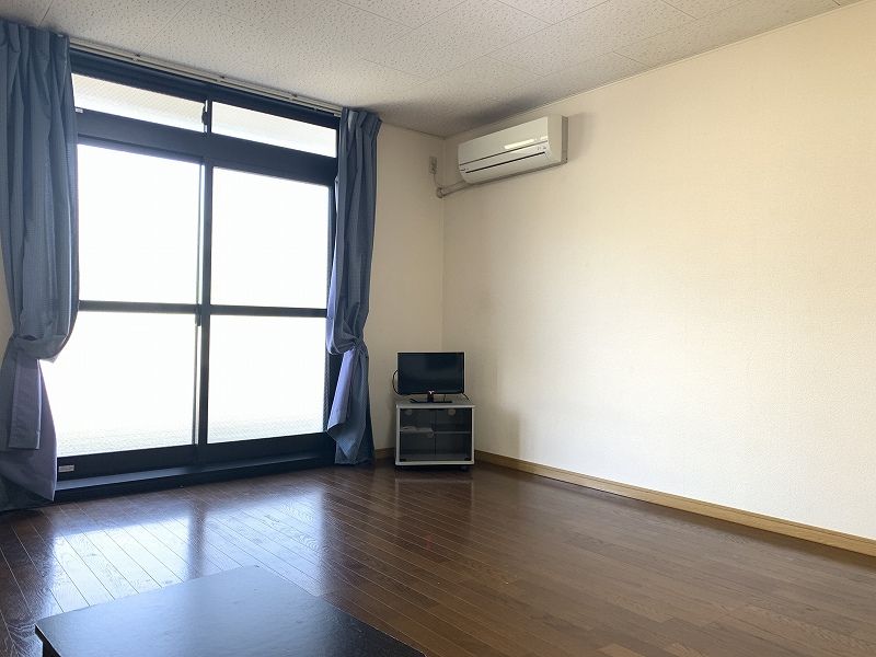レオパレスリバーサイド 居間