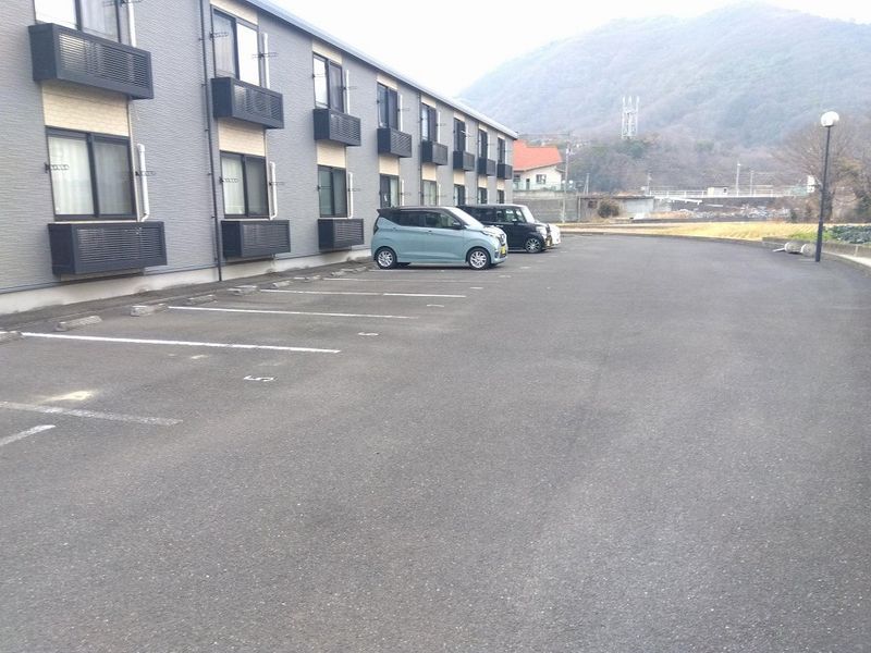 レオパレス観音寺 駐車場