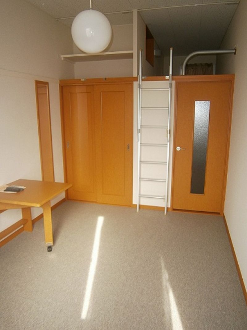 レオパレス元町 居間