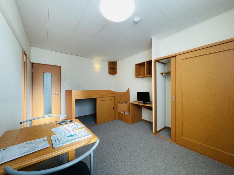 レオパレスエミール美原台　Ｃ館 居間