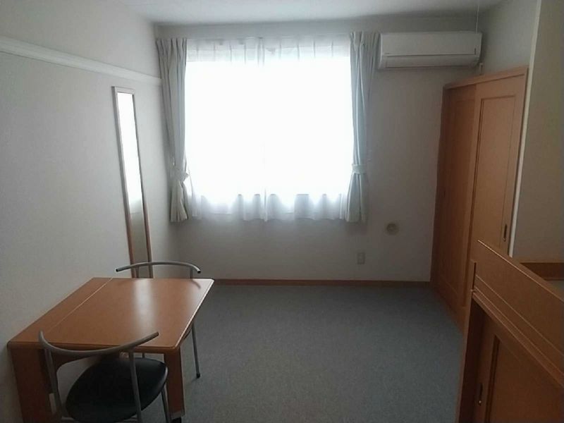 レオパレスウエストグリーンリバー 居間