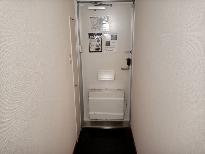 レオパレスハナミズキ 玄関