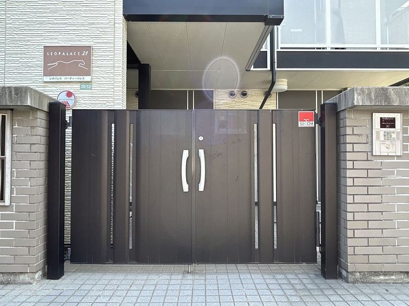 レオパレスバーディーパレス エントランス
