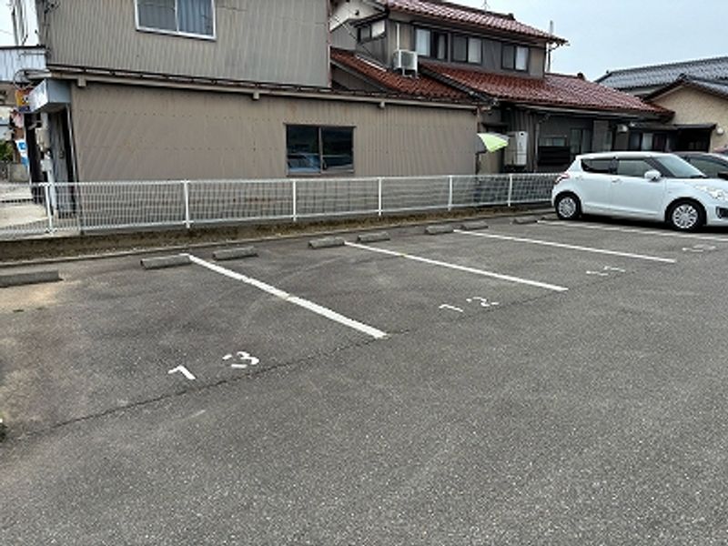レオパレスコンフォール動橋 駐車場