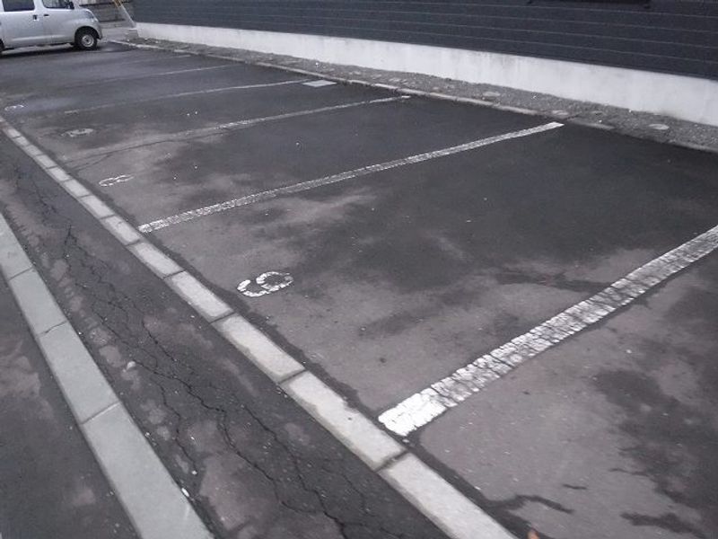 レオパレススズラン 駐車場