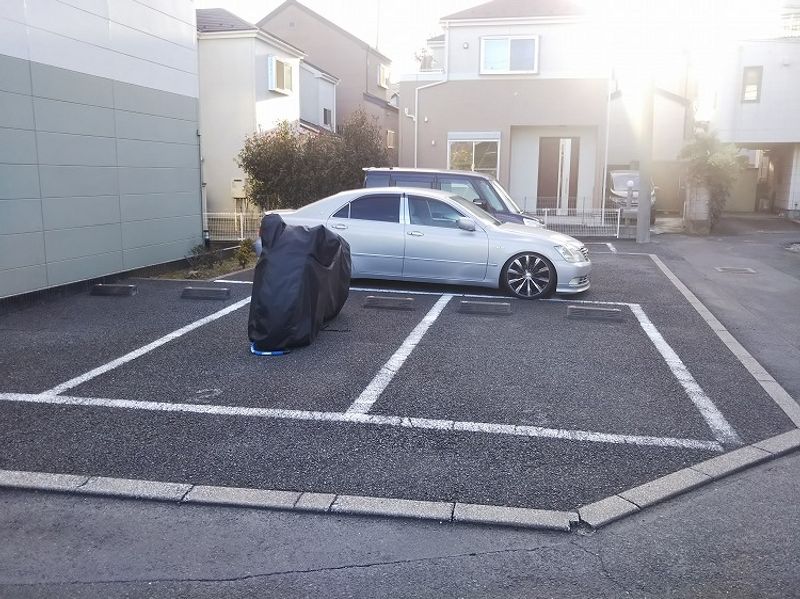 レオパレス未来 駐車場