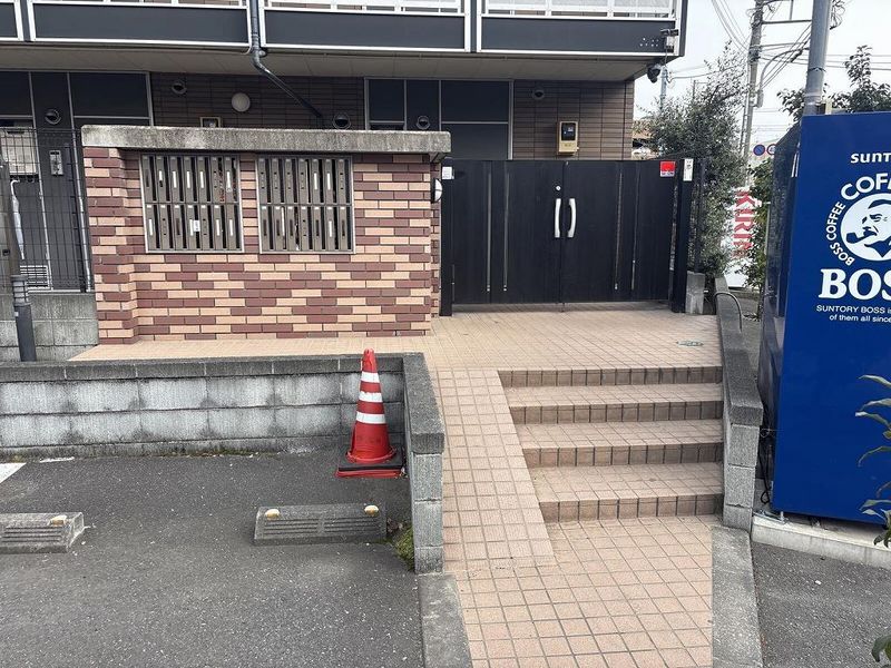 レオパレスノワール　Ⅱ エントランス