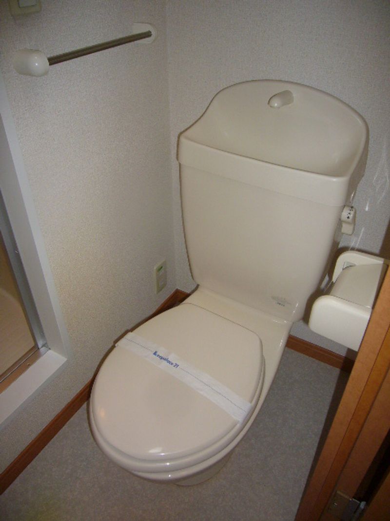 レオパレスシャトル　Ｋ トイレ
