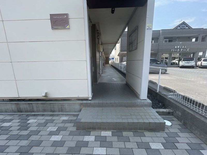 レオパレスマユリカⅡ エントランス