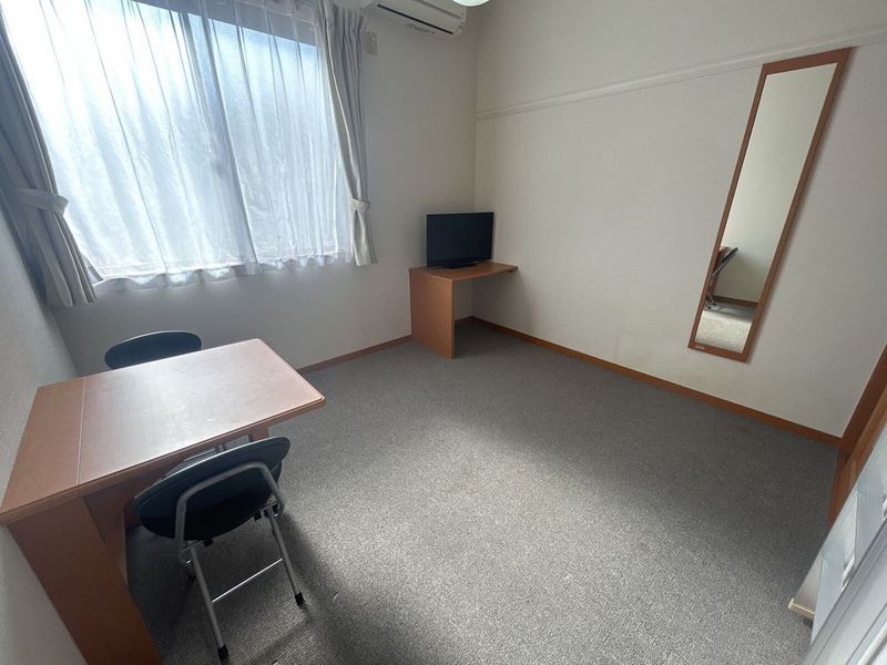 レオパレスフランボワーズⅡ 居間