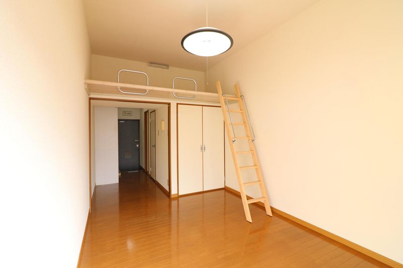 レオパレス音羽沢 居間