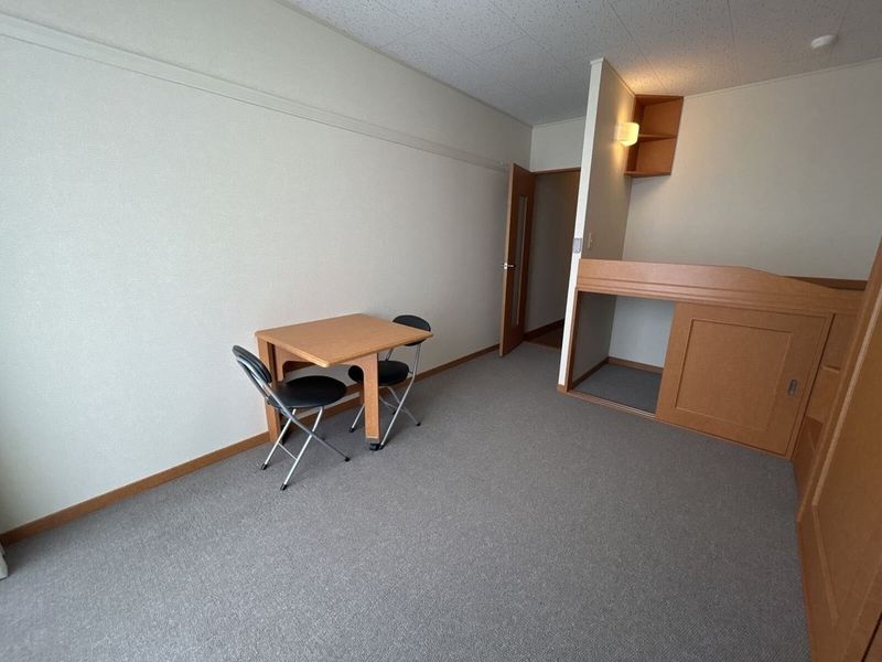 レオパレスカサ　エスペランサ 居間