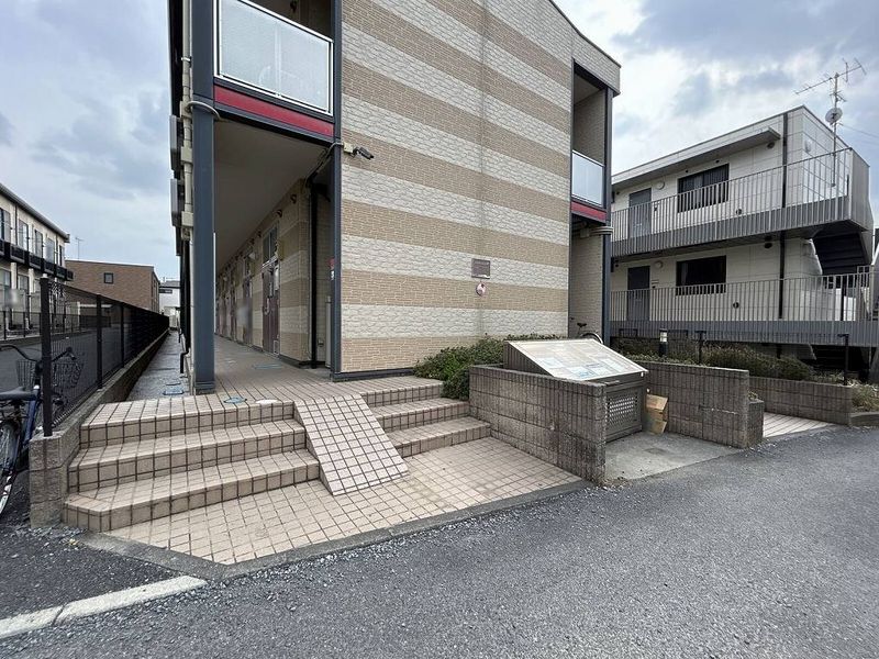 レオパレスシャルム エントランス