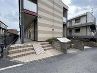 レオパレスシャルム エントランス