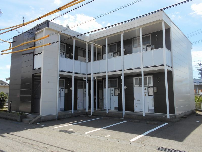 レオパレスコージー近岡 駐車場