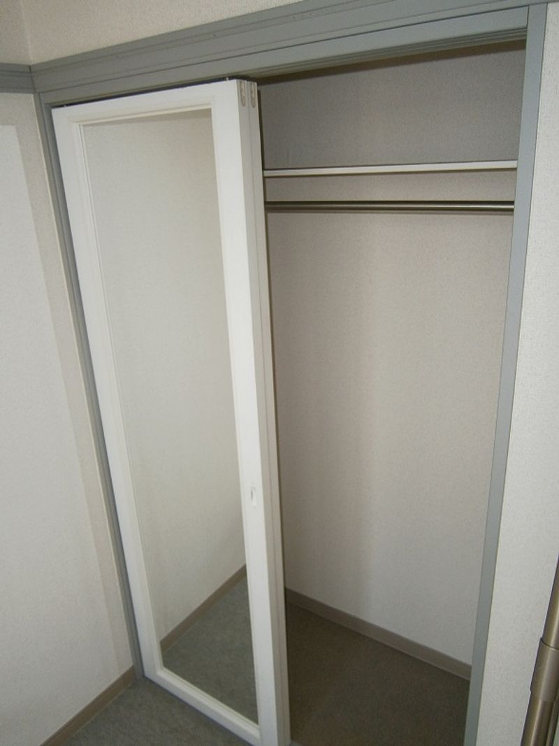 レオパレス中居 収納