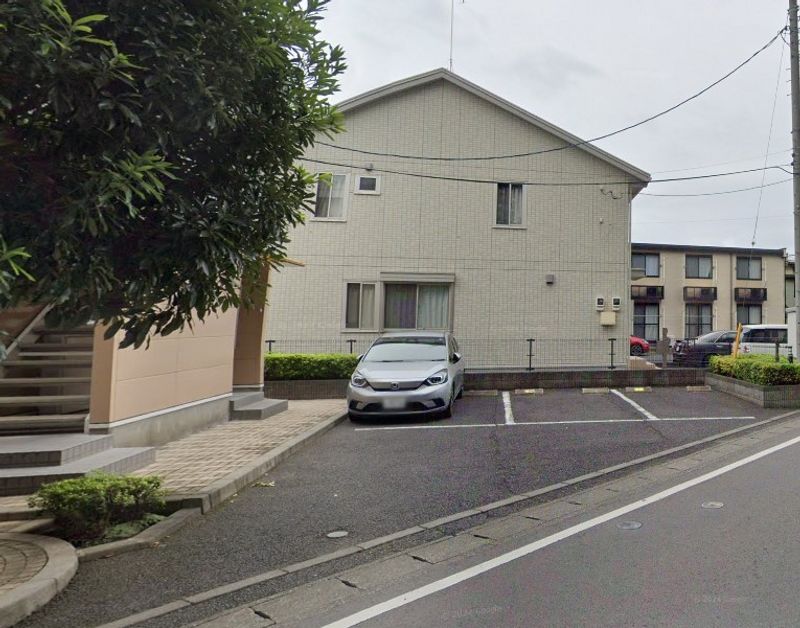 レオパレスオークス 駐車場