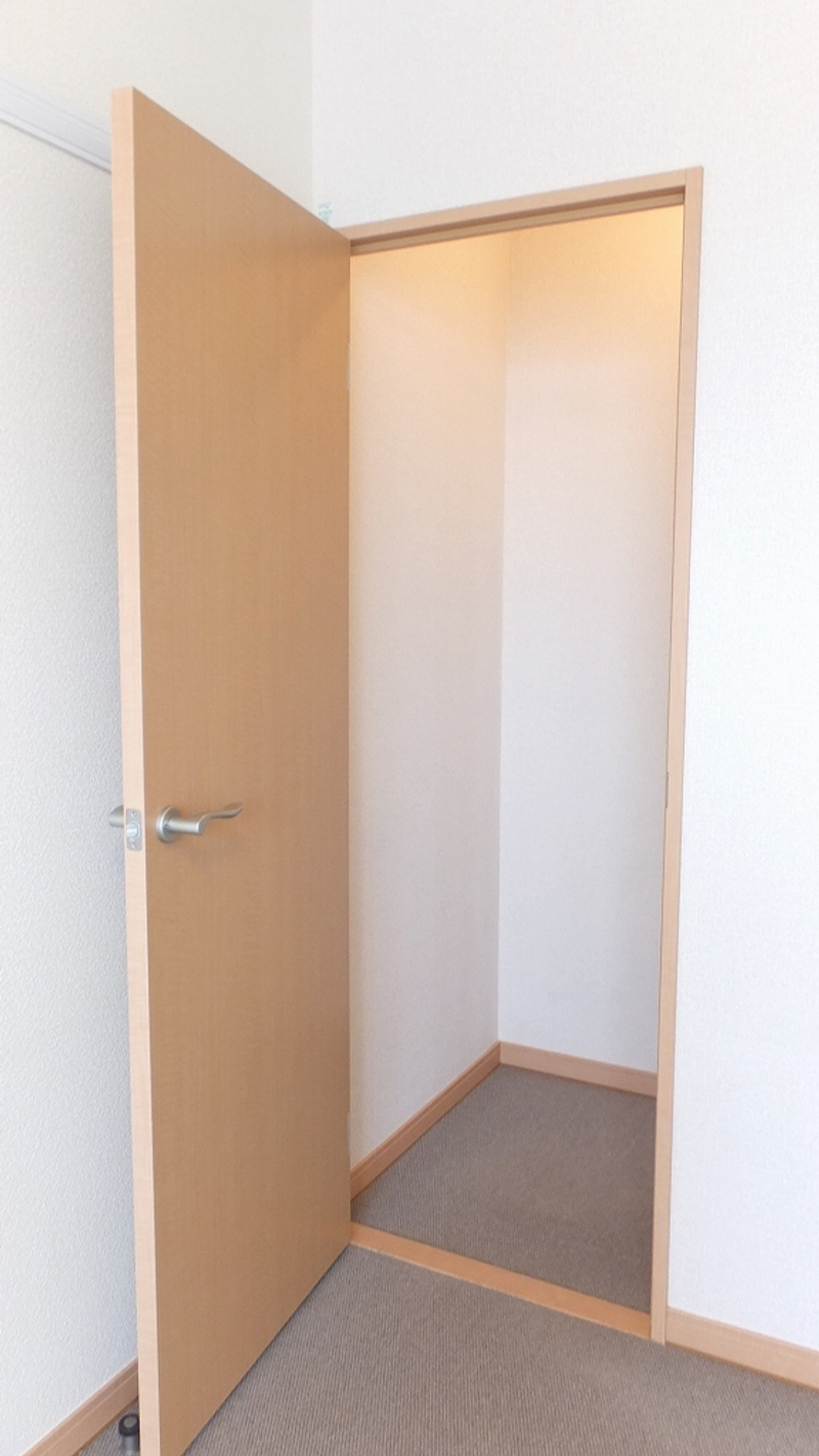レオパレス万平 収納