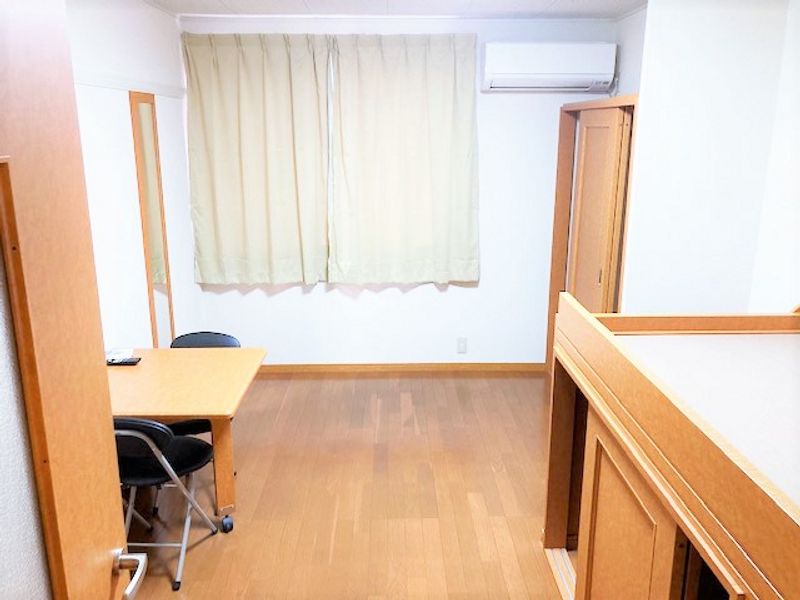 レオパレスティール 居間