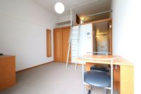 レオパレスサントピア 居間