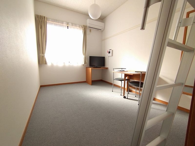 レオパレスヨロズヤＥ 居間