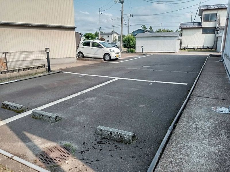 レオパレス大希 駐車場
