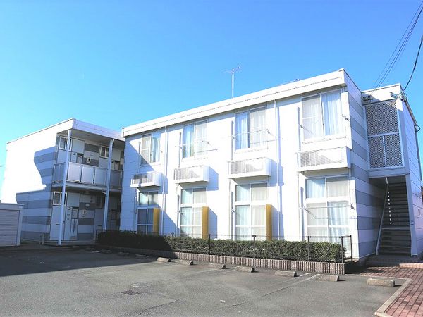 レオパレスＣＬＯＶＥＲ　ＨＩＬＬＳ 外観
