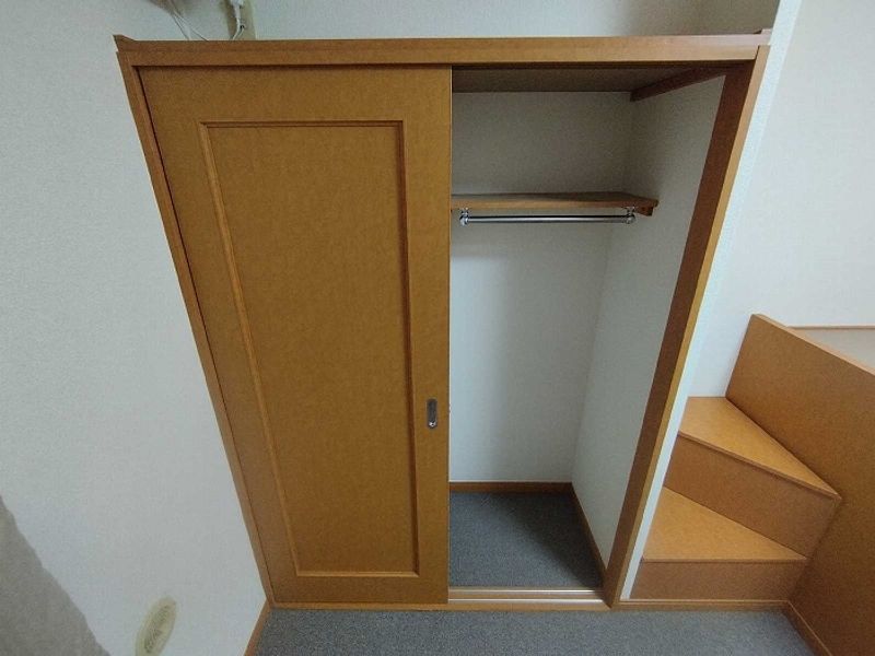 レオパレスグリーンリバー２ 収納