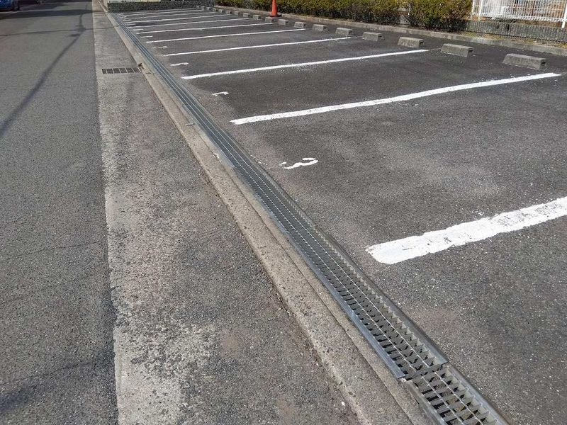 レオパレスルミエール 駐車場
