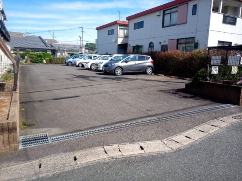 レオパレスホームランド 駐車場