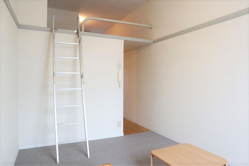 レオパレスタカネ 居間