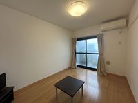 レオパレス三ヶ田 居間