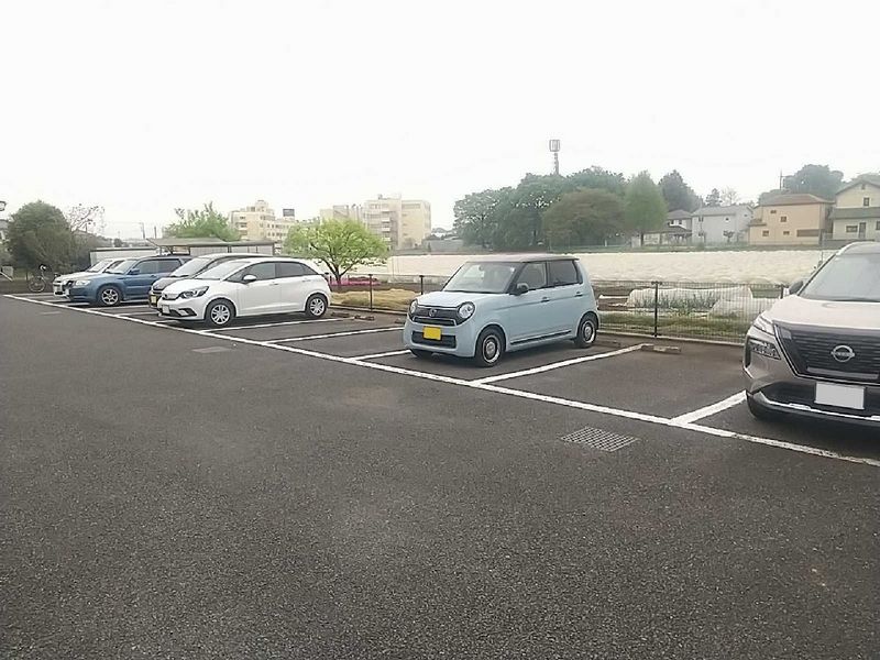レオネクストアスパイア 駐車場