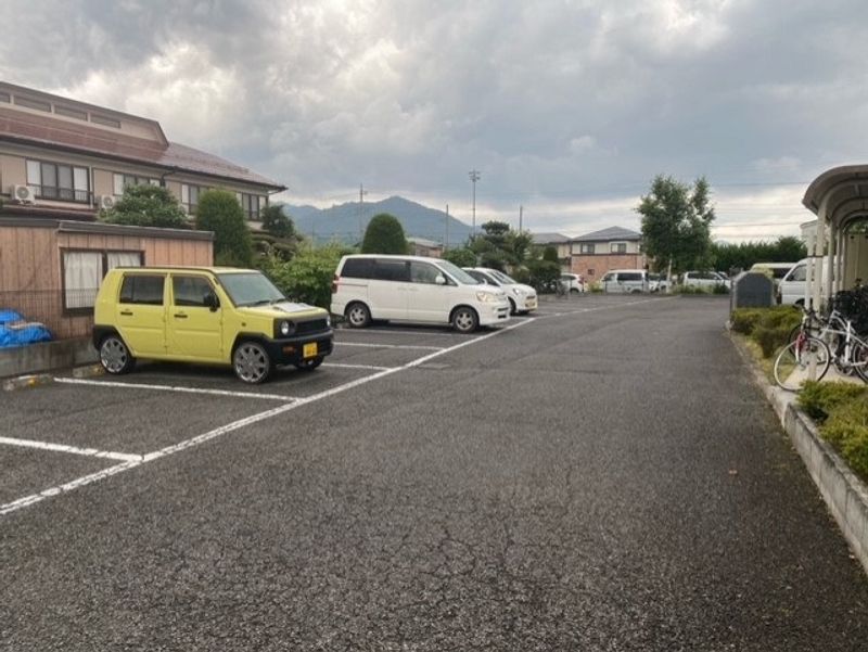 レオパレスソル　パティオ 駐車場