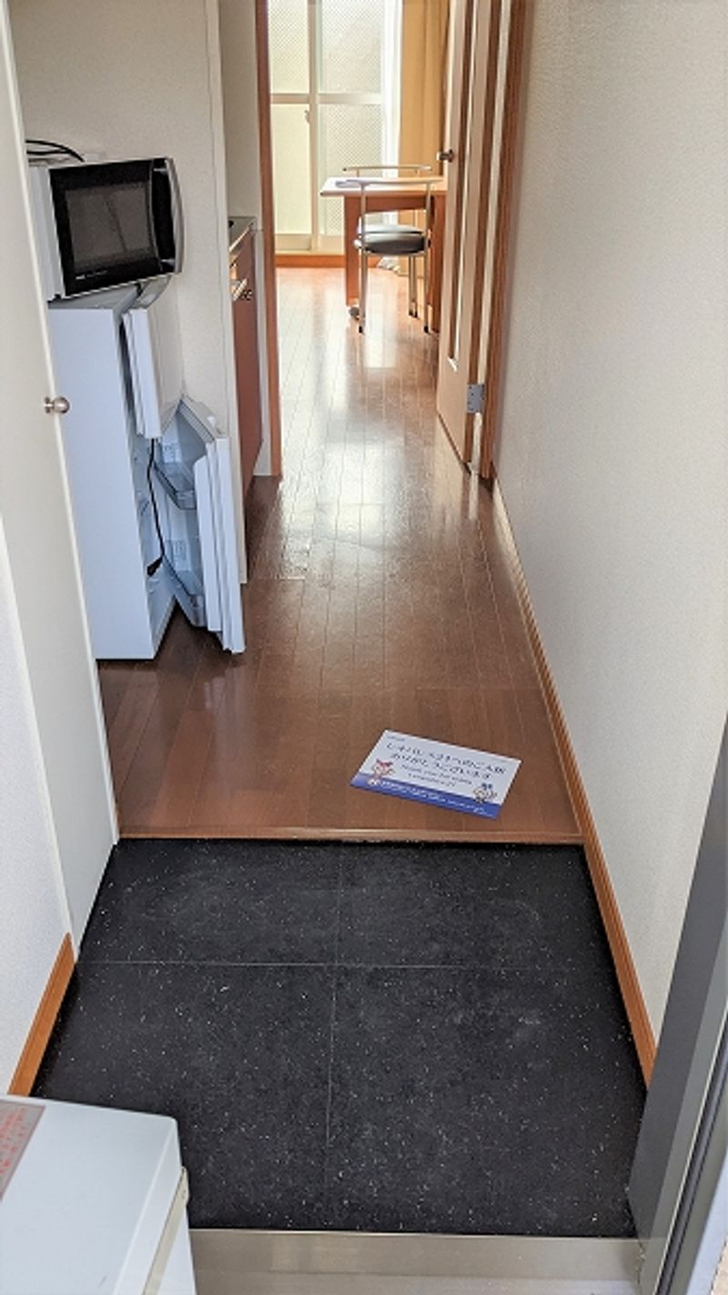 レオパレスリベラ 玄関