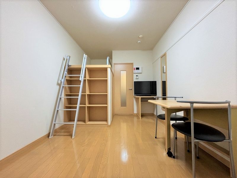 レオパレスよろづやⅡ 居間