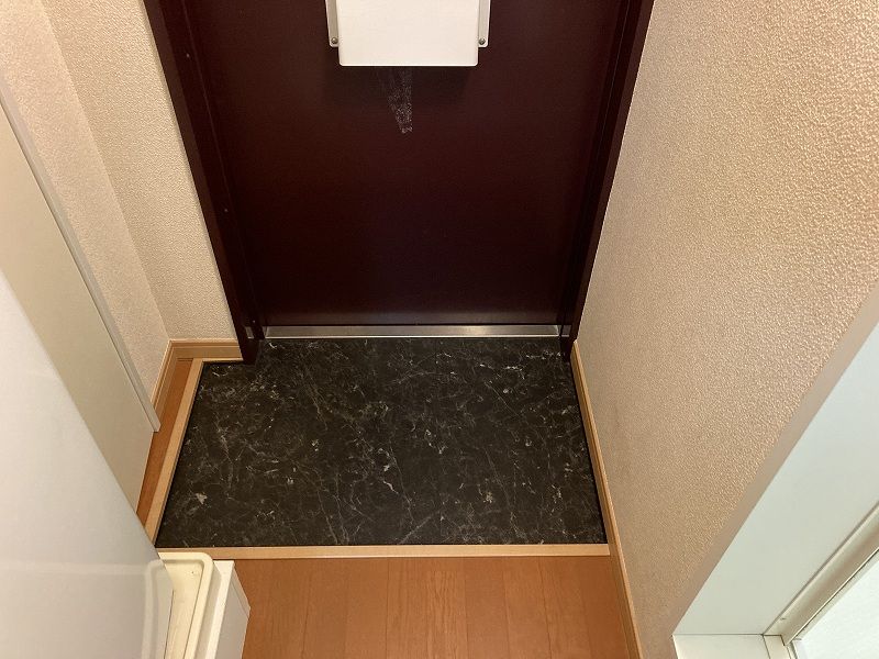レオパレスコリウス 玄関