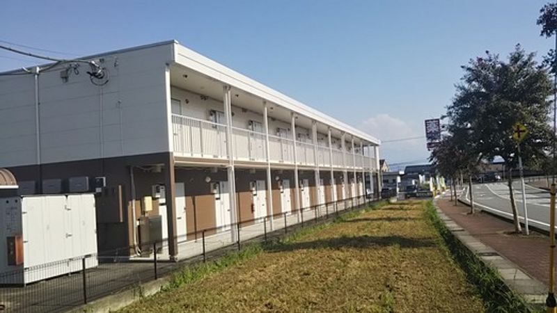 レオパレスレザン エントランス