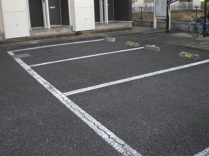 レオネクストアサクラⅥ 駐車場