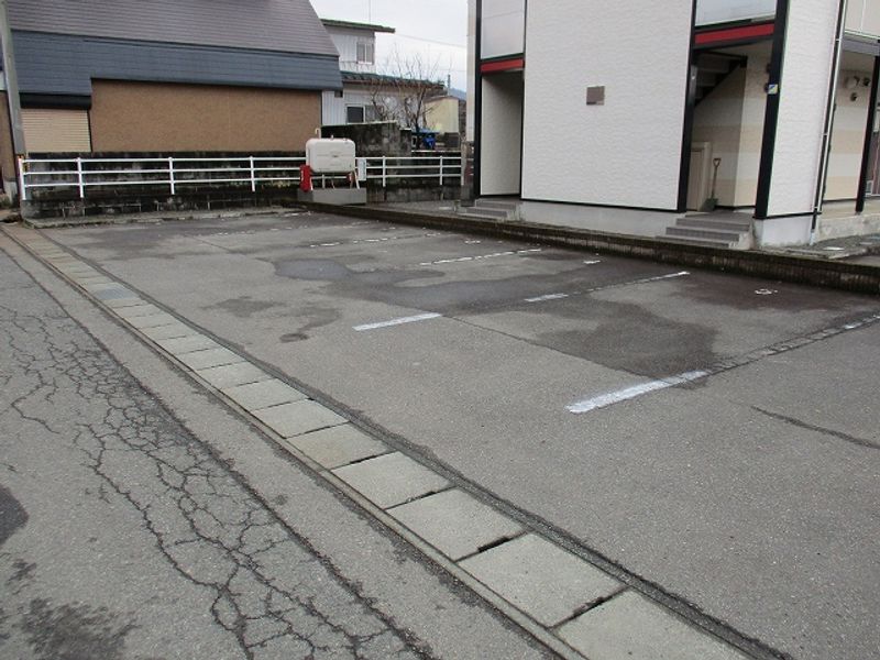 レオパレスメゾンド　中央 駐車場
