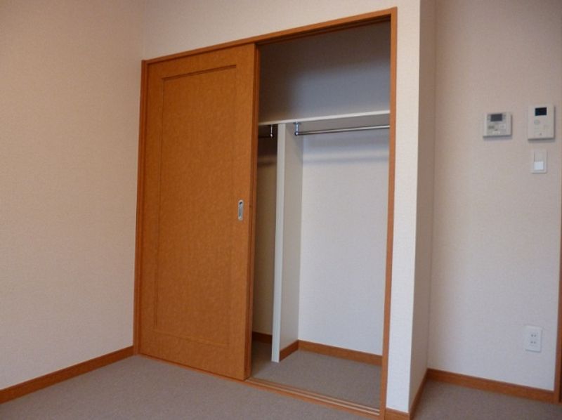レオパレスアザレア 収納