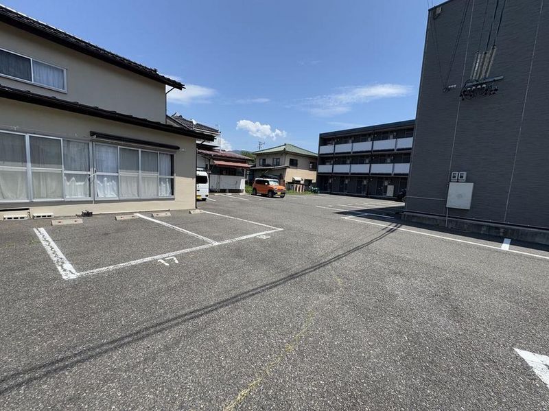 レオパレス庄内 駐車場